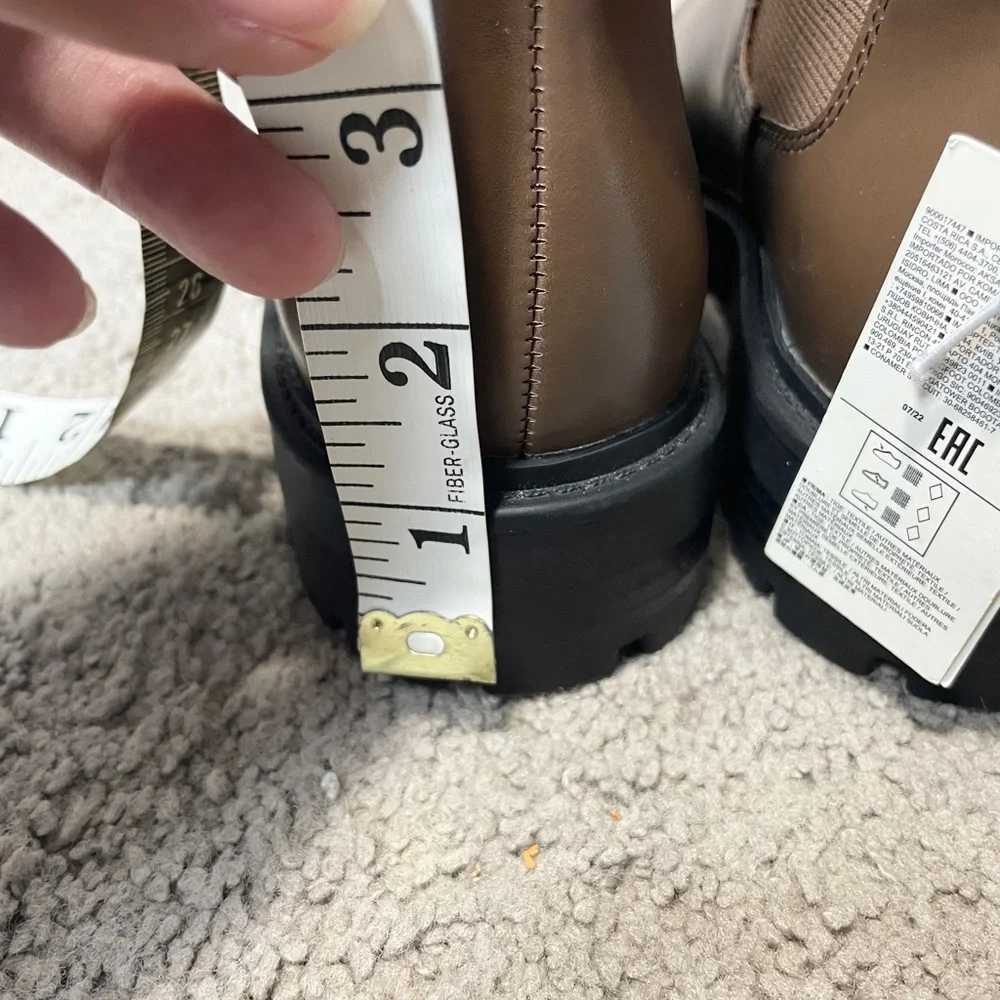 Gap Women's Brown Chelsea Boot Size 6, NWT‎